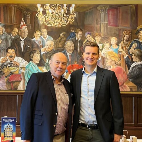 Felix Peters (Inhaber Peters Brauhaus GmbH & Co. KG, rechts) und Hans Peters (Geschäftsführer und Vater von Felix Peters, links)